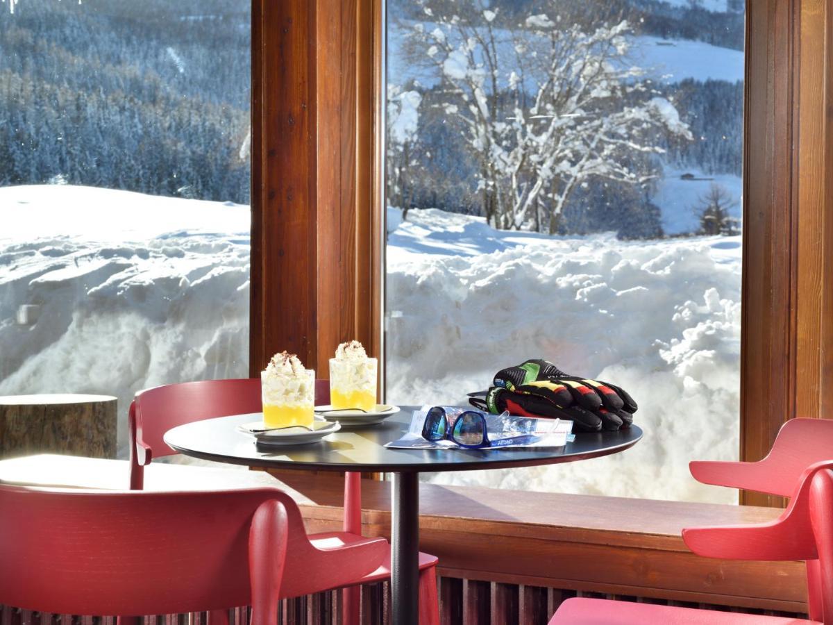 Hotel Th Pila Pila  Zewnętrze zdjęcie